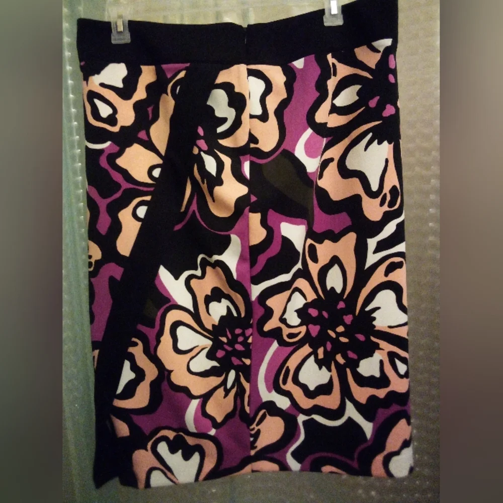 Beautiful Worthington Ladies Floral Skirt Size 18